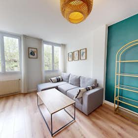 Lägenhet att hyra för 720 € i månaden i Saint-Étienne, Rue Fougerolle