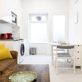 Studio for rent for €1,000 per month in Madrid, Calle de Julián Besteiro