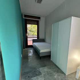 Private room for rent for €570 per month in Bologna, Viale Giuseppe Barilli Quirico Filopanti