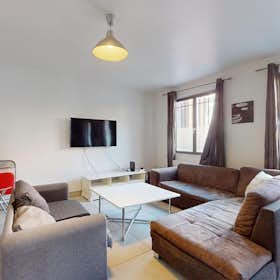 Дом сдается в аренду за 1 830 € в месяц в Lille, Rue de la Renaissance