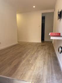 Apartment for rent for €1,450 per month in Lisbon, Rua das Gaivotas