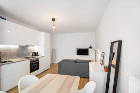 Apartment for rent for €1,245 per month in Berlin, Rigaer Straße