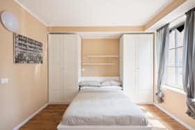 Квартира за оренду для 1 060 EUR на місяць у Milan, Via Isaac Newton
