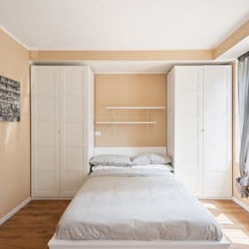 Lägenhet att hyra för 1 060 € i månaden i Milan, Via Isaac Newton