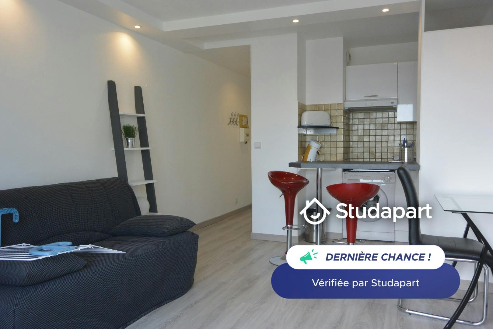 Apartment for rent for €680 per month in Biarritz, Rue Broquedis