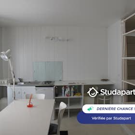 Lägenhet att hyra för 420 € i månaden i Reims, Rue Belin