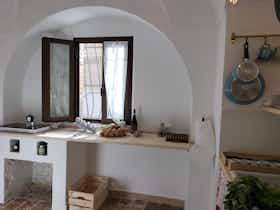 Apartment for rent for €2,018 per month in Miglianico, Via della Chiesa