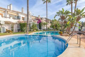 Квартира за оренду для 1 200 EUR на місяць у Mijas, Calle Huelva