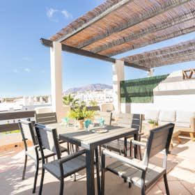 Apartment for rent for €1,600 per month in Estepona, Terrenos Sup-E9 Norte Cancelada