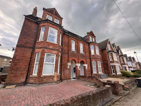 公寓 正在以 £3,499 的月租出租，其位于 Bedford, St Michael's Road