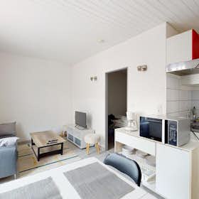 Mieszkanie do wynajęcia za 470 € miesięcznie w mieście Poitiers, Rue Cornet