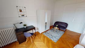 Private room for rent for €1,175 per month in Paris, Boulevard Malesherbes