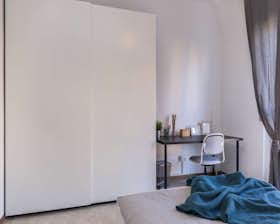 Private room for rent for €505 per month in Cesano Boscone, Via delle Acacie