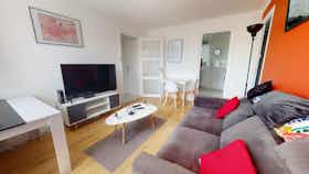 私人房间 正在以 €330 的月租出租，其位于 Saint-Étienne, Rue de la Vivaraize