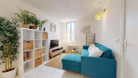 Отдельная комната сдается в аренду за 525 € в месяц в Nîmes, Rue Vaissette