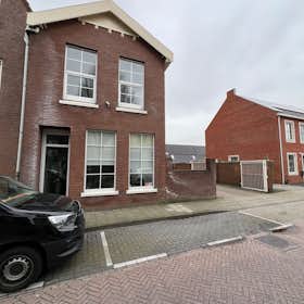 Apartment for rent for €1,400 per month in Enschede, Lipperkerkstraat