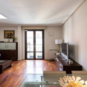 Apartment for rent for €1,000 per month in Madrid, Calle de Relatores