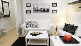 Apartment for rent for €1,000 per month in Madrid, Calle de Raimundo Lulio