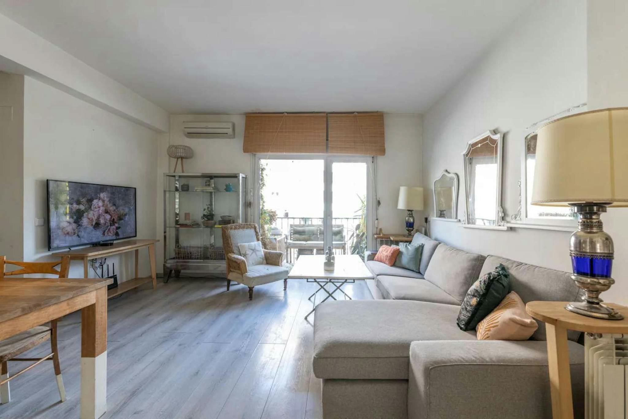 Calle de Valencia, Madrid preview