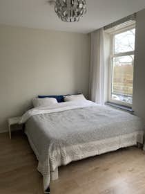 Privé kamer te huur voor € 750 per maand in Rotterdam, Essenburgsingel