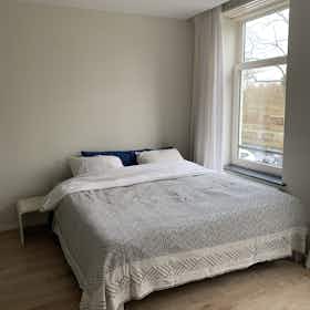 Private room for rent for €700 per month in Rotterdam, Essenburgsingel