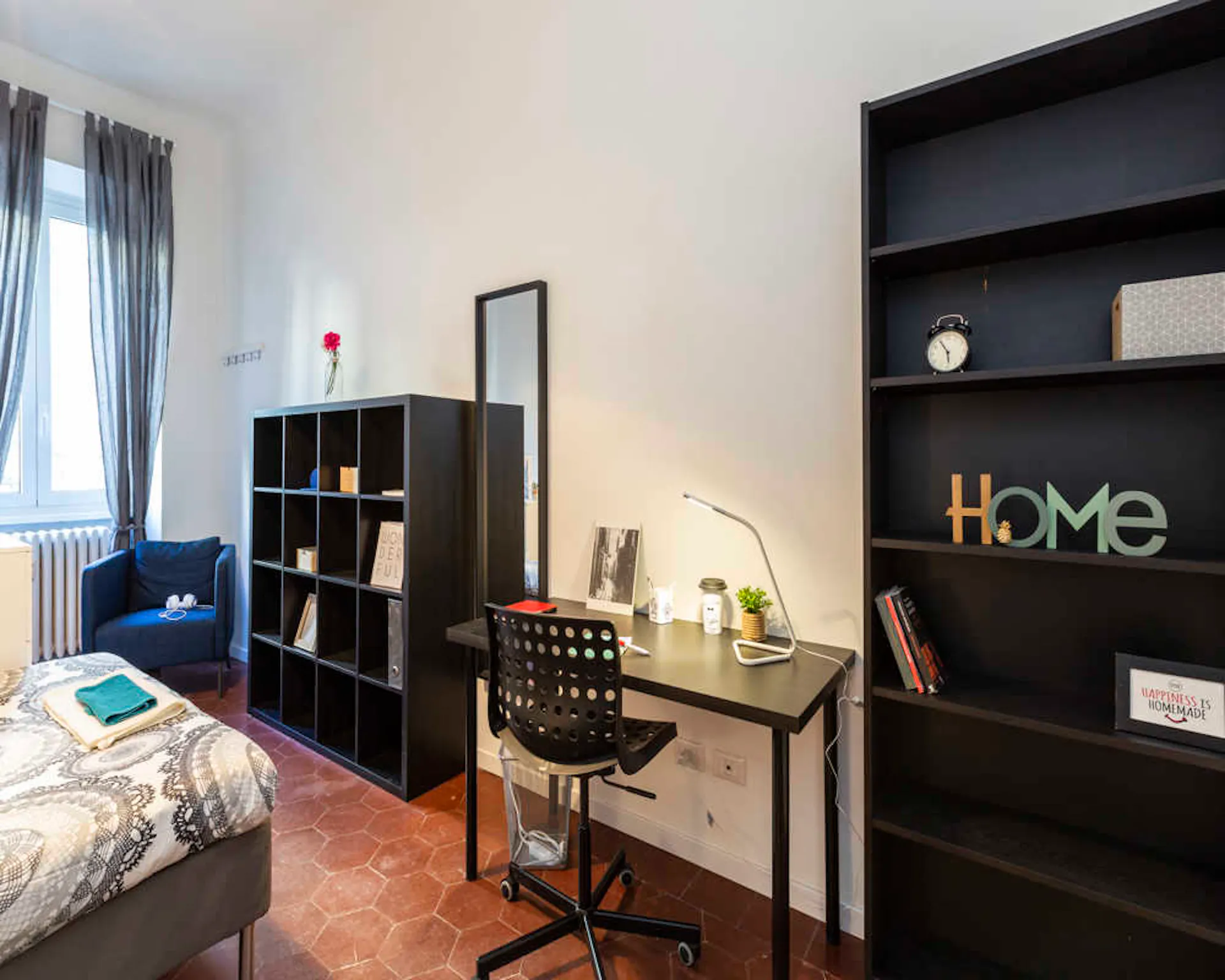 Via Paolo Bassi, Milan preview