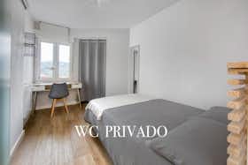 Habitación privada en alquiler por 420 € al mes en Oviedo, Calle Fuertes Acevedo