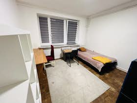 Private room for rent for PLN 1,521 per month in Warsaw, ulica Portowa