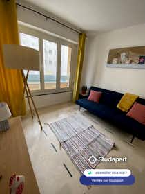 Apartament de închiriat pentru 918 EUR pe lună în Marseille, Boulevard Mireille Lauze