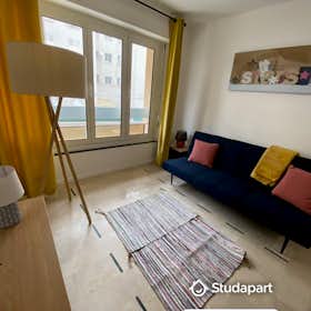 Lägenhet att hyra för 918 € i månaden i Marseille, Boulevard Mireille Lauze