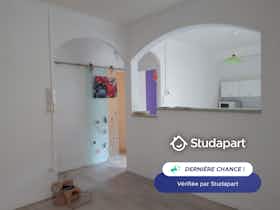 公寓 正在以 €500 的月租出租，其位于 Béziers, Rue Dragonneau