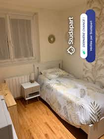 Отдельная комната сдается в аренду за 360 € в месяц в Locmiquélic, Rue Jean Moulin