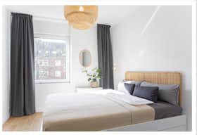 Apartment for rent for €1,450 per month in Düsseldorf, Witzelstraße