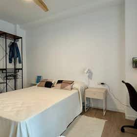 Private room for rent for €325 per month in Valencia, Avinguda El Ecuador