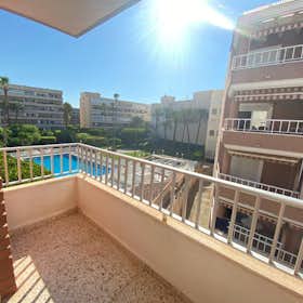 Apartment for rent for €1,600 per month in Torrevieja, Calle Dinamarca