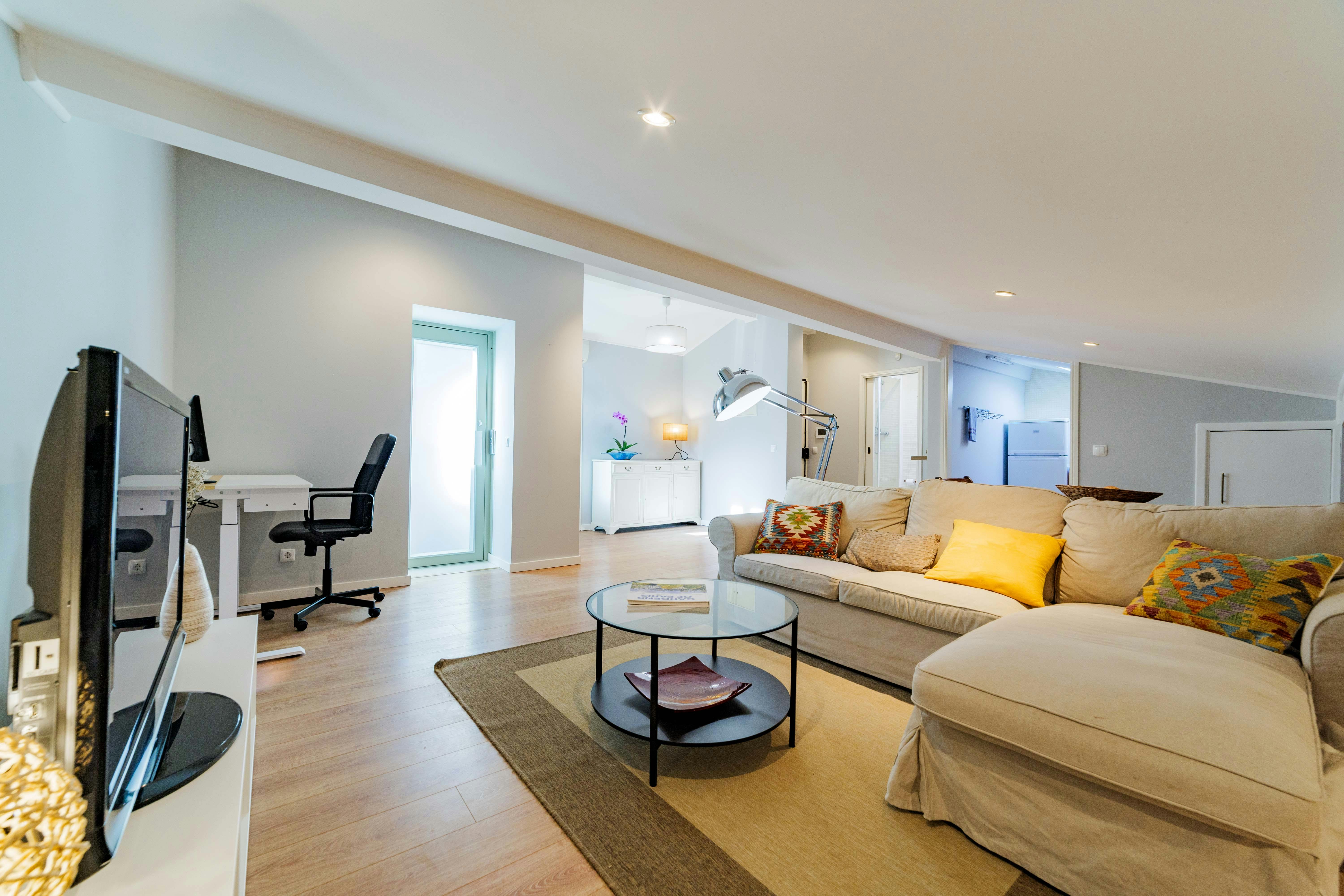 Apartment for rent for €4,000 per month in Lisbon, Rua da Escola de Medicina Veterinária