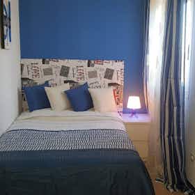 Private room for rent for €315 per month in Alcalá de Henares, Calle Barberán y Collar