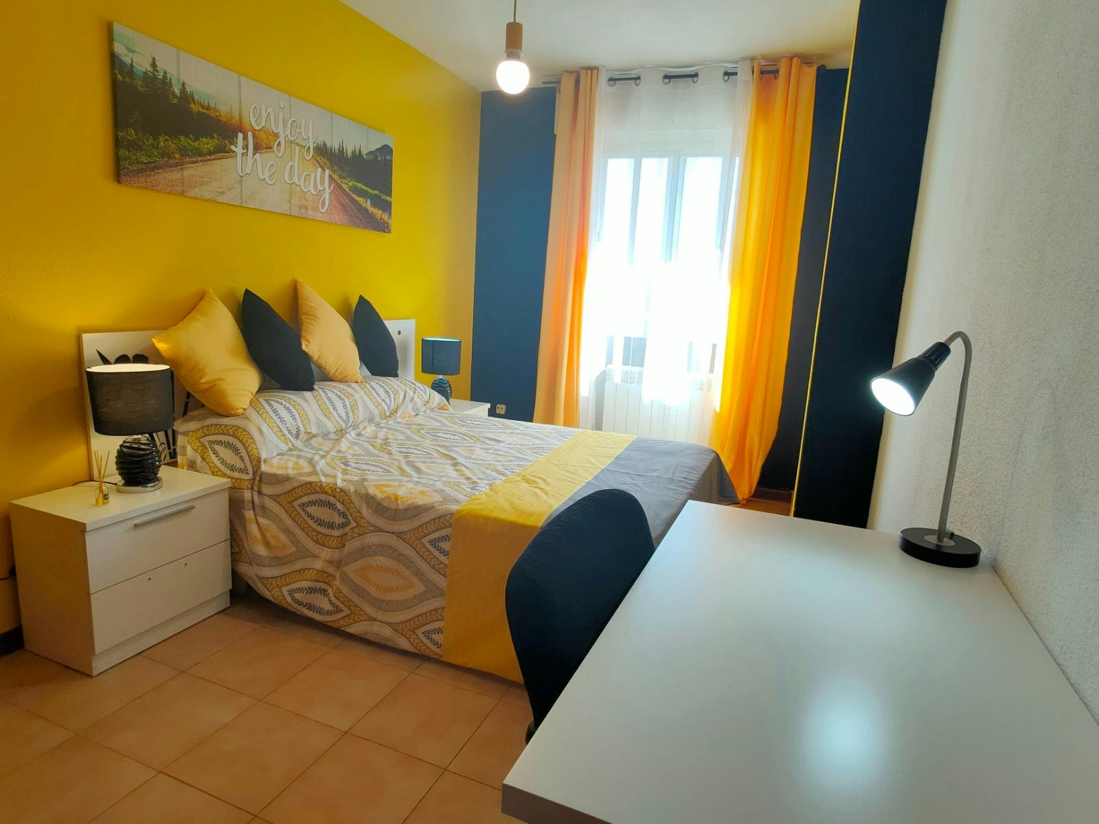 Private room for rent for €315 per month in Alcalá de Henares, Calle Barberán y Collar