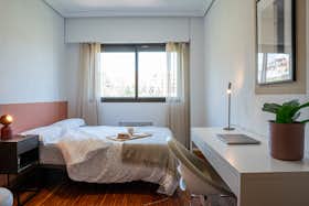 Private room for rent for €600 per month in Madrid, Avenida del Mediterráneo