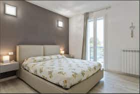 Lägenhet att hyra för 1 000 € i månaden i Lucca, Via Fillungo