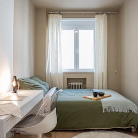 Private room for rent for €851 per month in Madrid, Calle de Cea Bermúdez