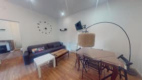 Appartement te huur voor € 500 per maand in Saint-Étienne, Rue Michel Servet
