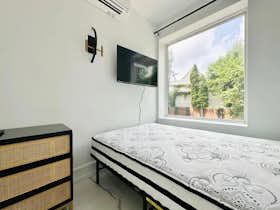 Отдельная комната сдается в аренду за $1,000 в месяц в Brooklyn, Willoughby Ave