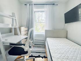 Отдельная комната сдается в аренду за 832 € в месяц в Brooklyn, Dekalb Ave
