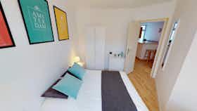 Private room for rent for €380 per month in Lille, Rue d'Esquermes