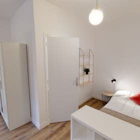 Private room for rent for €871 per month in Asnières-sur-Seine, Avenue Sainte-Anne