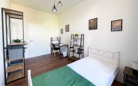 私人房间 正在以 €300 的月租出租，其位于 Magdeburg, Bandwirkerstraße