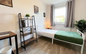 私人房间 正在以 €300 的月租出租，其位于 Magdeburg, Schweriner Straße