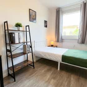 Privé kamer te huur voor € 300 per maand in Magdeburg, Schweriner Straße