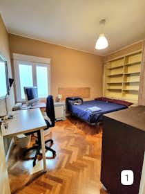 私人房间 正在以 €350 的月租出租，其位于 Zaragoza, Paseo La Constitución